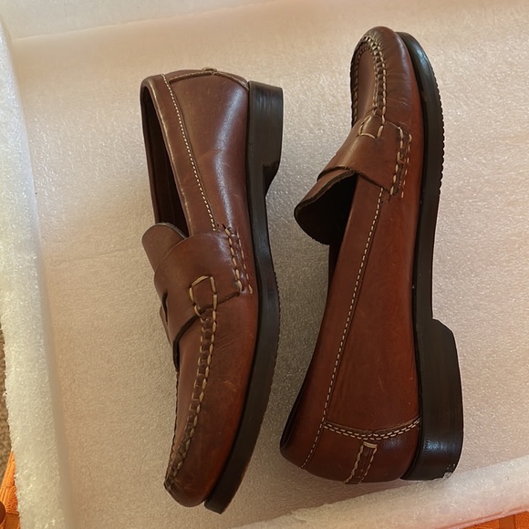 Country Cole Haan Brown is gender-neutral. Size 7.5 M - Picture 11 of 12